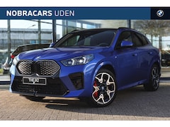 BMW iX2 - xDrive30 High Executive M Sport / Panoramadak / Sportstoelen / M Adaptief onderstel / Park