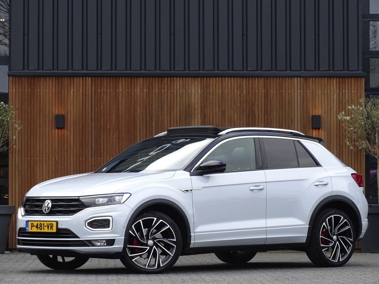 Volkswagen T-Roc - 2.0 TSI 190PK DSG 4-Motion / R-line Sport 2019 / LED - AutoWereld.nl