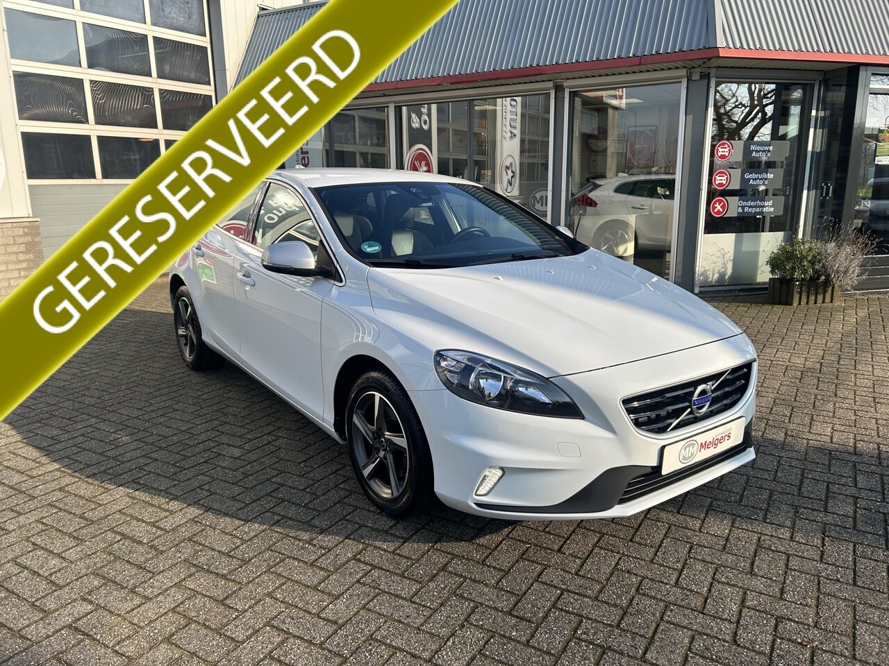 Volvo V40 - 2.0 T2 R-Design 2.0 T2 R-Design - AutoWereld.nl