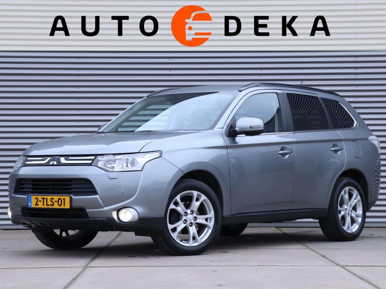 Mitsubishi Outlander - 2.0 Intense+ Automaat 7 PERS. *Navigatie*Trekhaak* - AutoWereld.nl