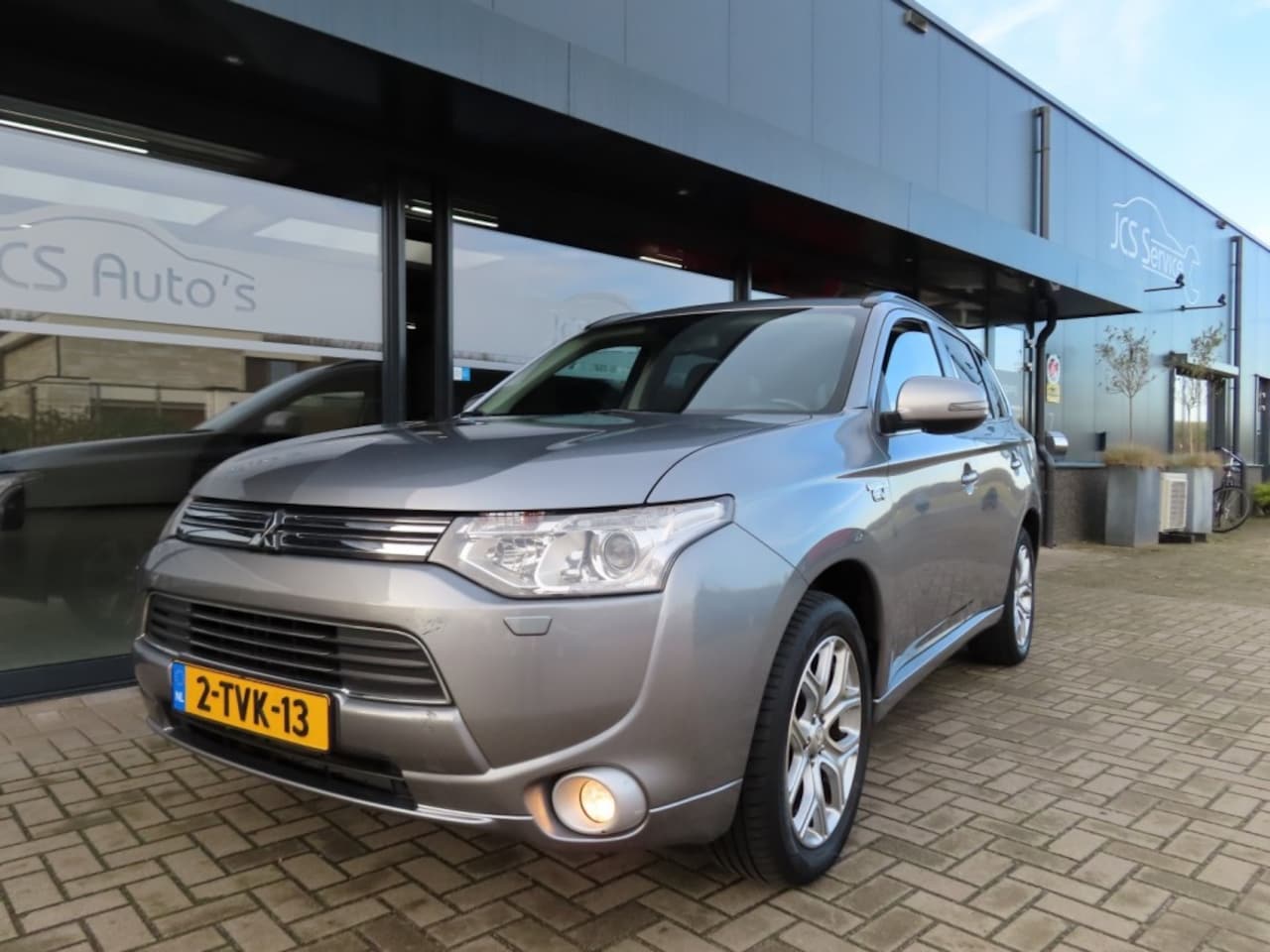 Mitsubishi Outlander - 2.0 PHEV Executive Edition Ecc Navi Trekhaak 2014 - AutoWereld.nl