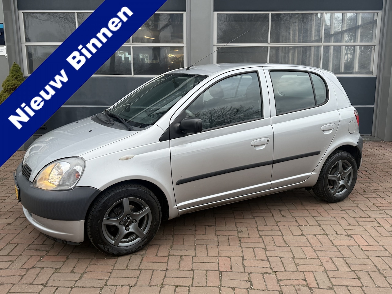 Toyota Yaris - 1.0-16V VVT-i YORIN Bj 2001 14Inch,Cv,Electr.ramen,Radio/cd - AutoWereld.nl