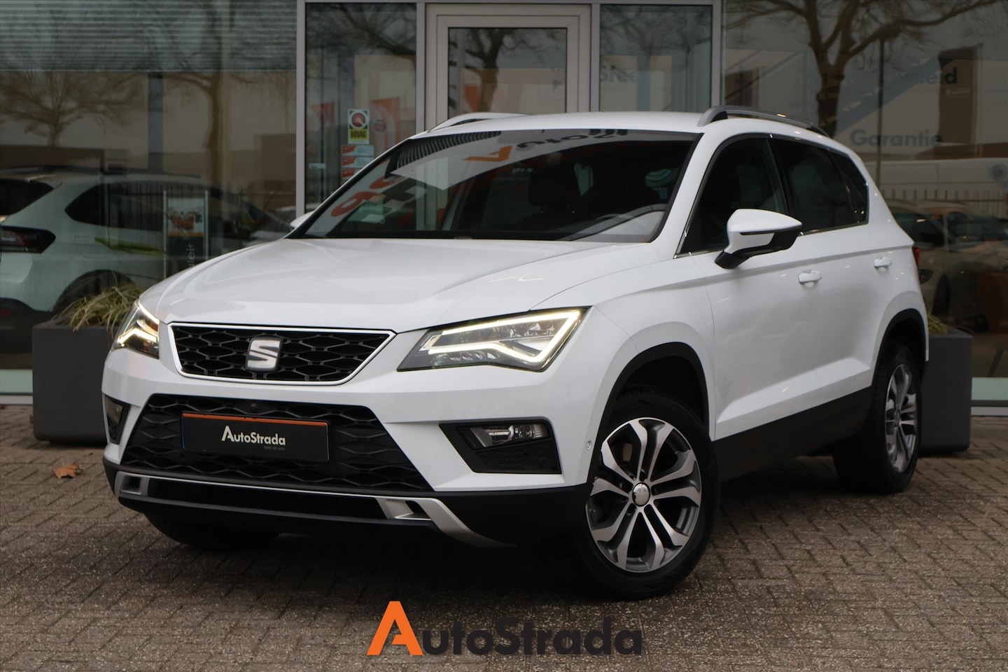 Seat Ateca - 1.4 Xcellence TSI 150PK DSG | Keyless | Carplay | 360 Camera | Trekhaak | Climate | Cruise - AutoWereld.nl