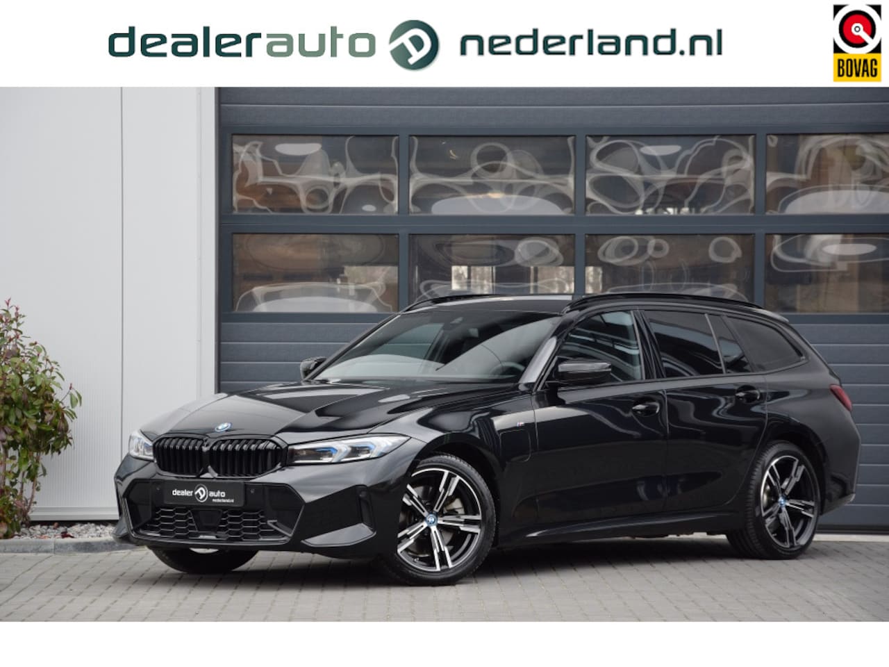 BMW 3-serie Touring - 330e M-Sport | ACC | Stoelverwarming | Camera | Sportstoelen | - AutoWereld.nl