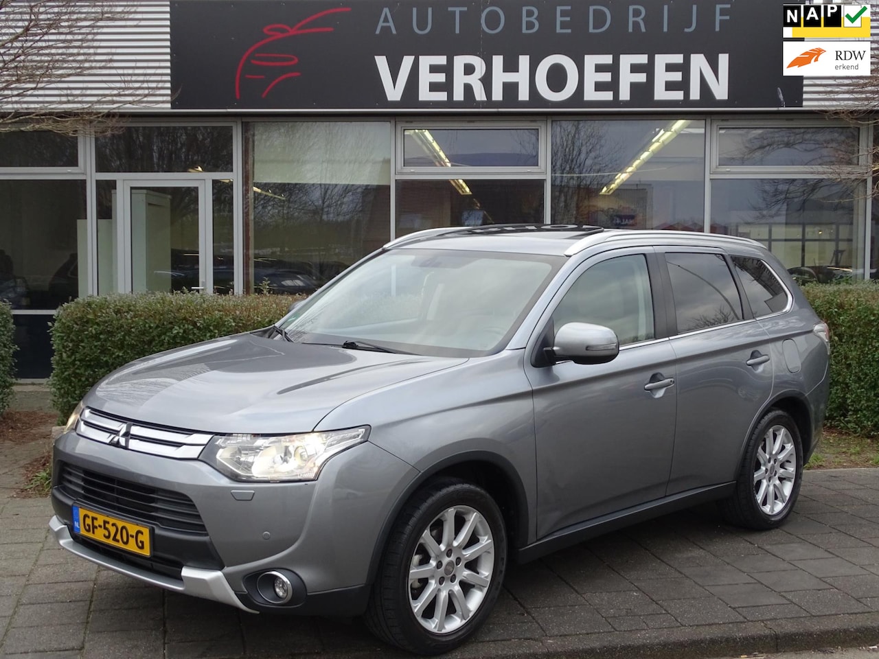 Mitsubishi Outlander - 2.0 Instyle 4WD - 7 PERS - AUTOMAAT - PANORAMA - STOEL VERW - CRUISE / CLIMATE CONTR !! - AutoWereld.nl