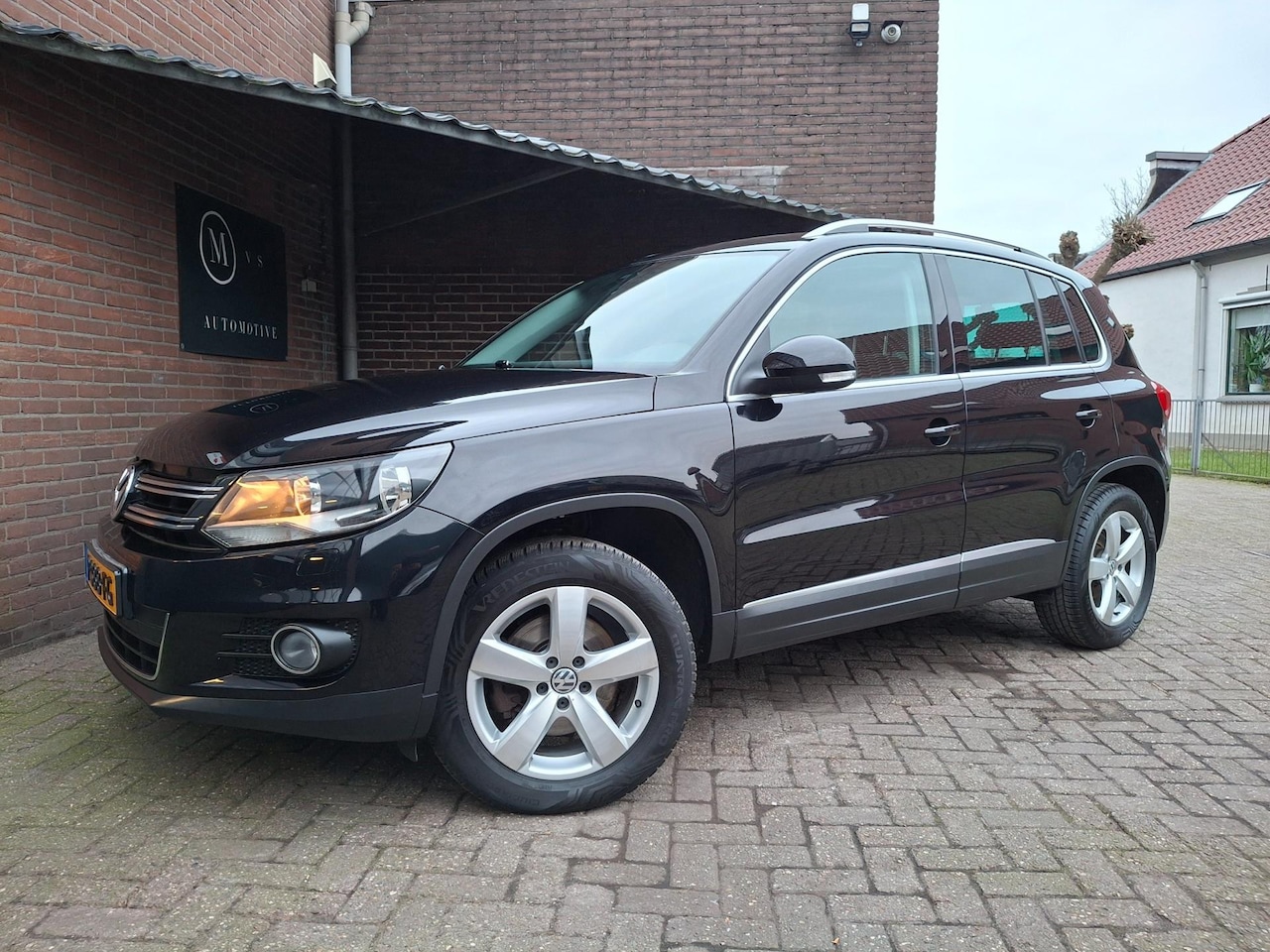 Volkswagen Tiguan - 1.4 TSI Sport&Style 122PK Trekhaak / Cruise Controle / Navigatie / Blouthoot / Parkeer Sen - AutoWereld.nl