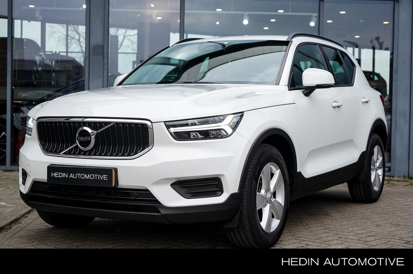 Volvo XC40 - 1.5 T2 Momentum Core | Handgeschakeld uniek! | 24 maanden garantie | Navigatie | Park assi - AutoWereld.nl