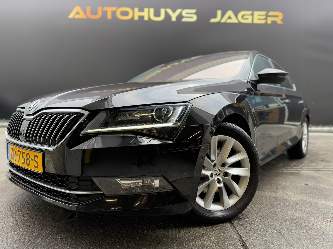 Skoda Superb - 1.5 TSI ACT Style Business 1.5 TSI ACT Style Business - AutoWereld.nl