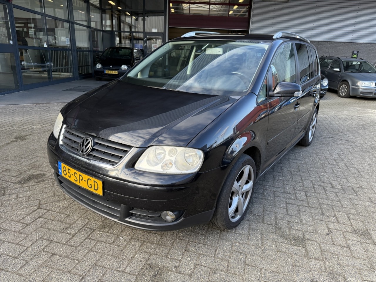 Volkswagen Touran - 2.0-16V FSI Highline 2.0-16V FSI Highline - AutoWereld.nl