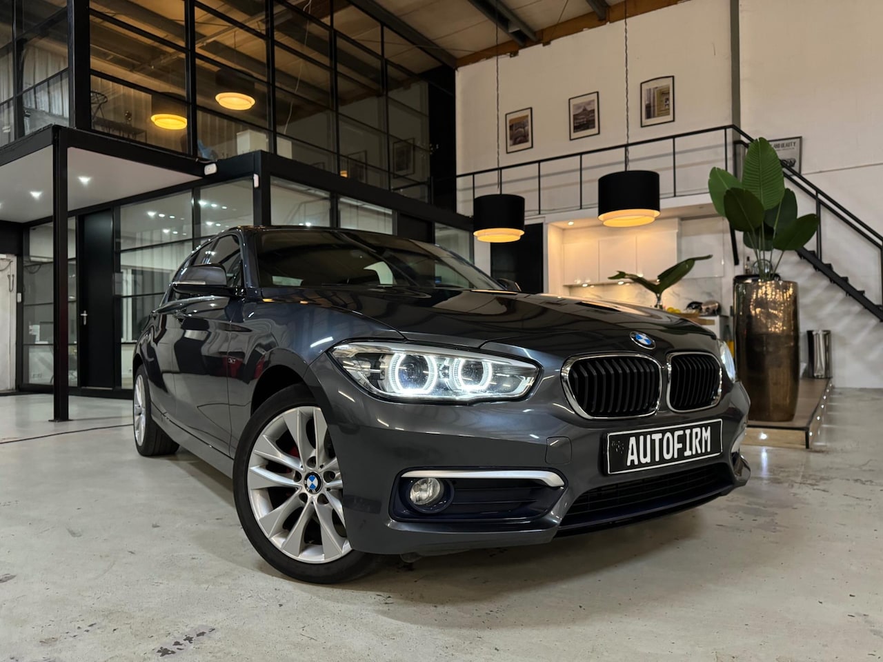 BMW 1-serie - 116i Urban |Lage Km|Dealer onderhouden|1e eigenaar|Stoelverwarming|parkeersensoren|Bluetoo - AutoWereld.nl