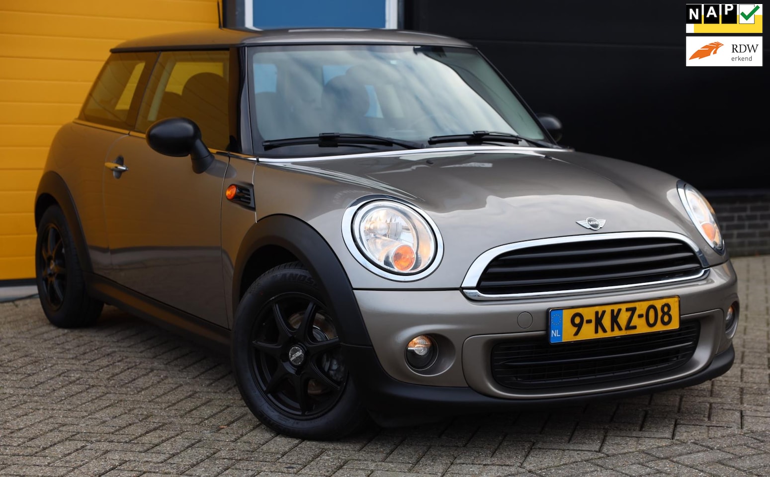 MINI Mini - 1.6 Sport MINIMALIST Business Line / Airco / Elek Pakket / Cruise Control / 6 Bak / Allu V - AutoWereld.nl