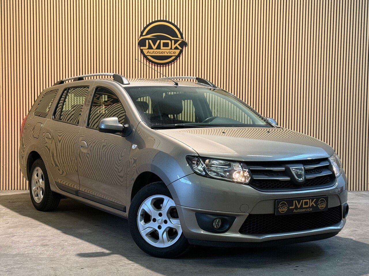 Dacia Logan MCV - 0.9 TCe Lauréate / CRUISE / AIRCO / TREKHAAK / NAP / BTW AUTO - AutoWereld.nl