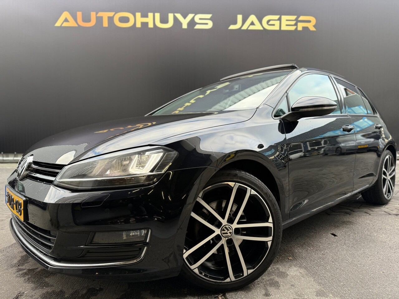 Volkswagen Golf - 1.4 TSI ACT Highline PANO - AutoWereld.nl