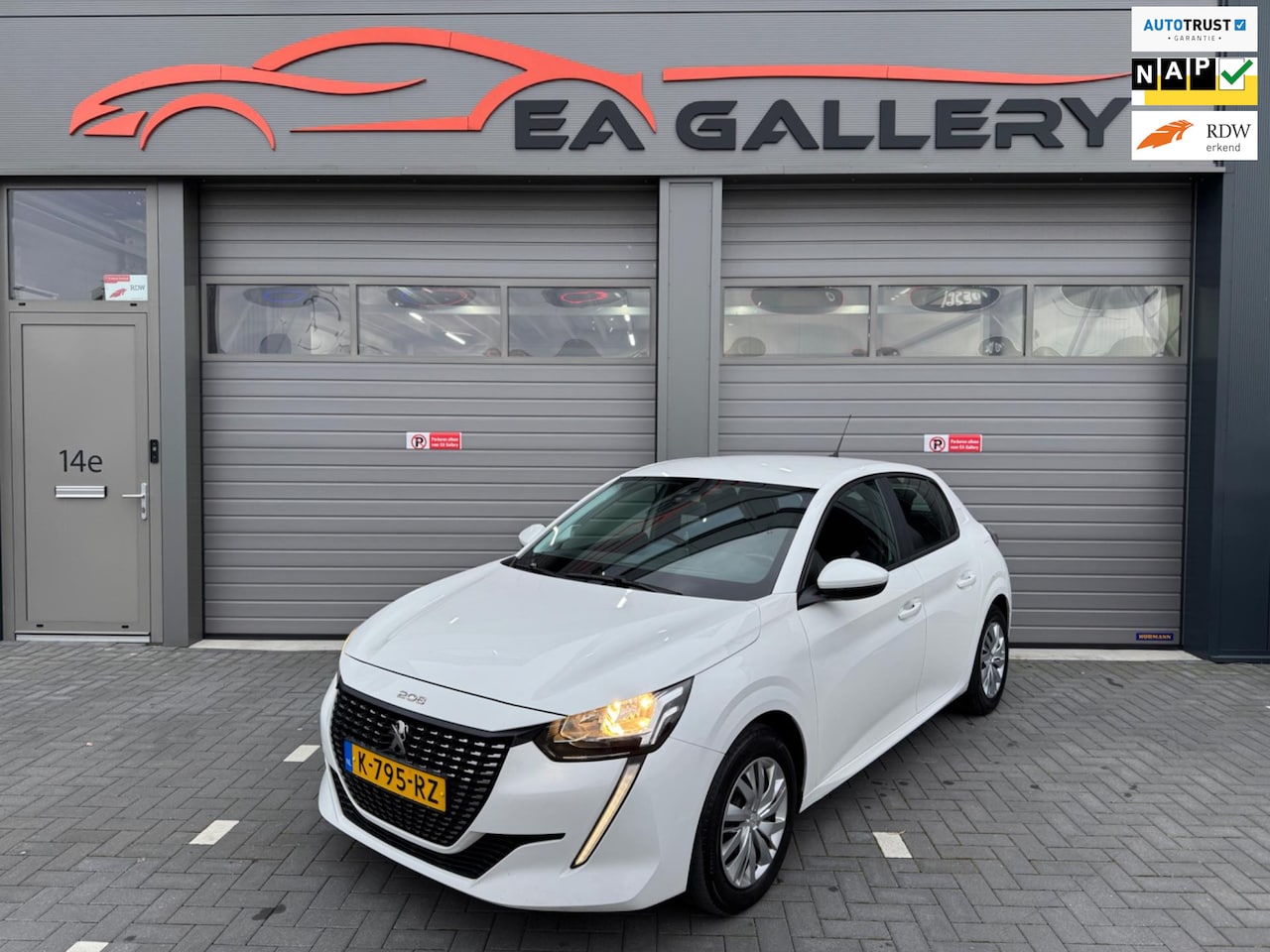 Peugeot 208 - 1.2 PureTech Active Airco Nav CarPlay Wit - AutoWereld.nl