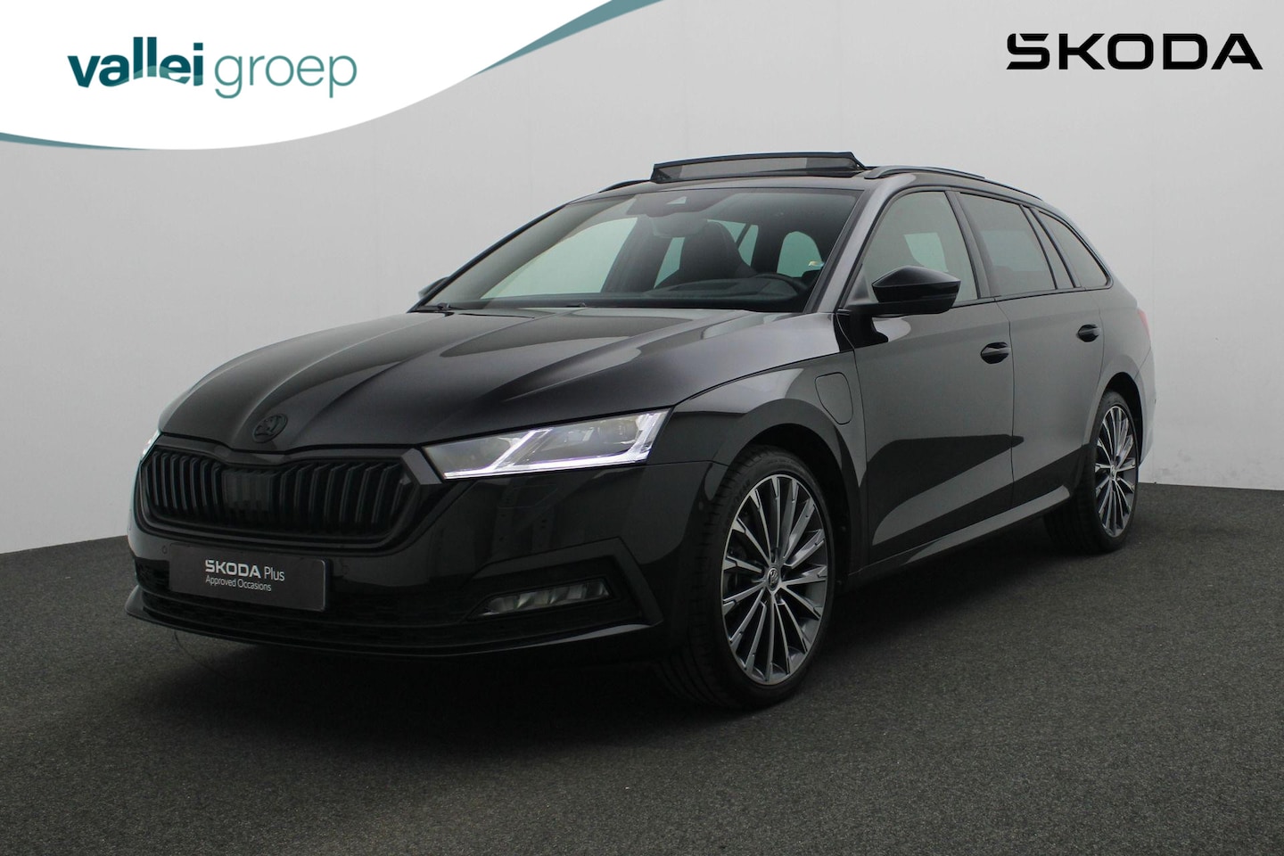 Skoda Octavia Combi - 1.4 TSI 204PK DSG iV PHEV Style | Panoramadak | Matrix LED | Head-up display | Achteruitri - AutoWereld.nl