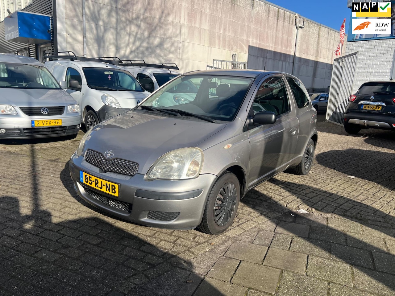 Toyota Yaris - 1.0 VVT-i Idols bj 2005 el ramen centraal deur - AutoWereld.nl