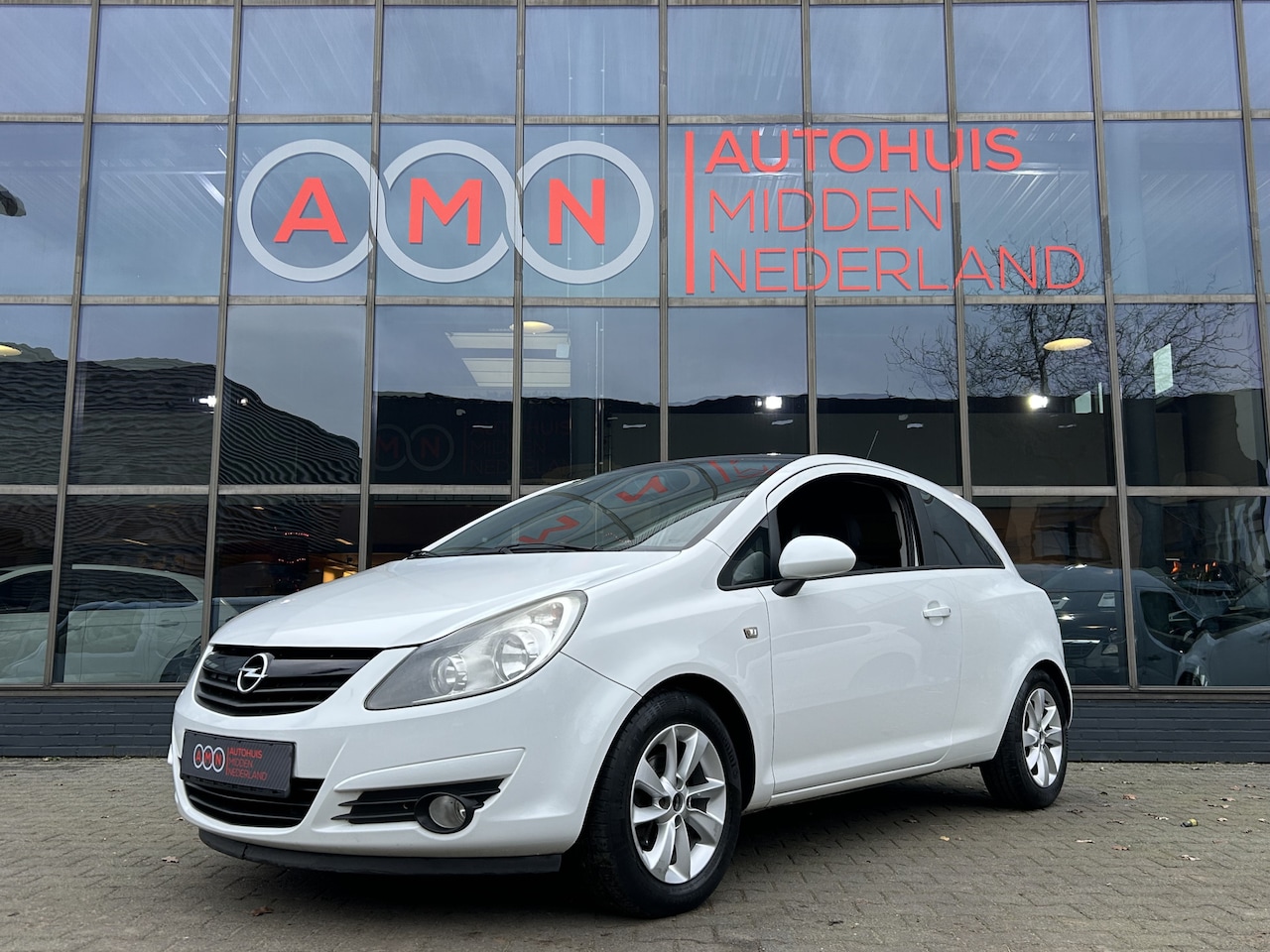 Opel Corsa - 1.4-16V Color Edition Black&White,Elekpakket,Airco,LMV” - AutoWereld.nl