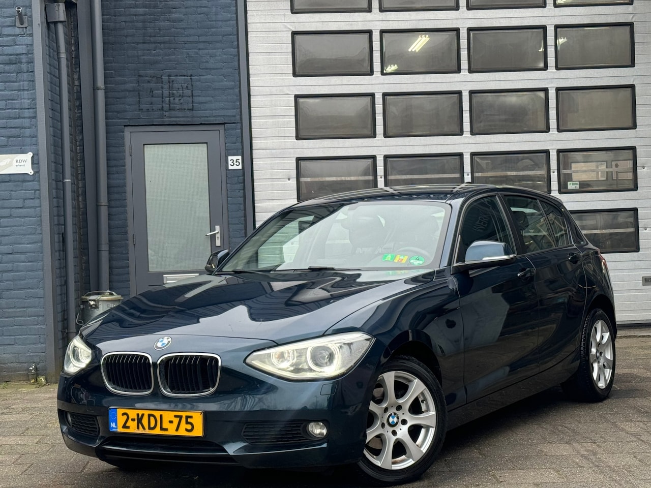 BMW 1-serie - 116i Upgrade Edition | Airco | Leer | Xenon| N.A.P - AutoWereld.nl