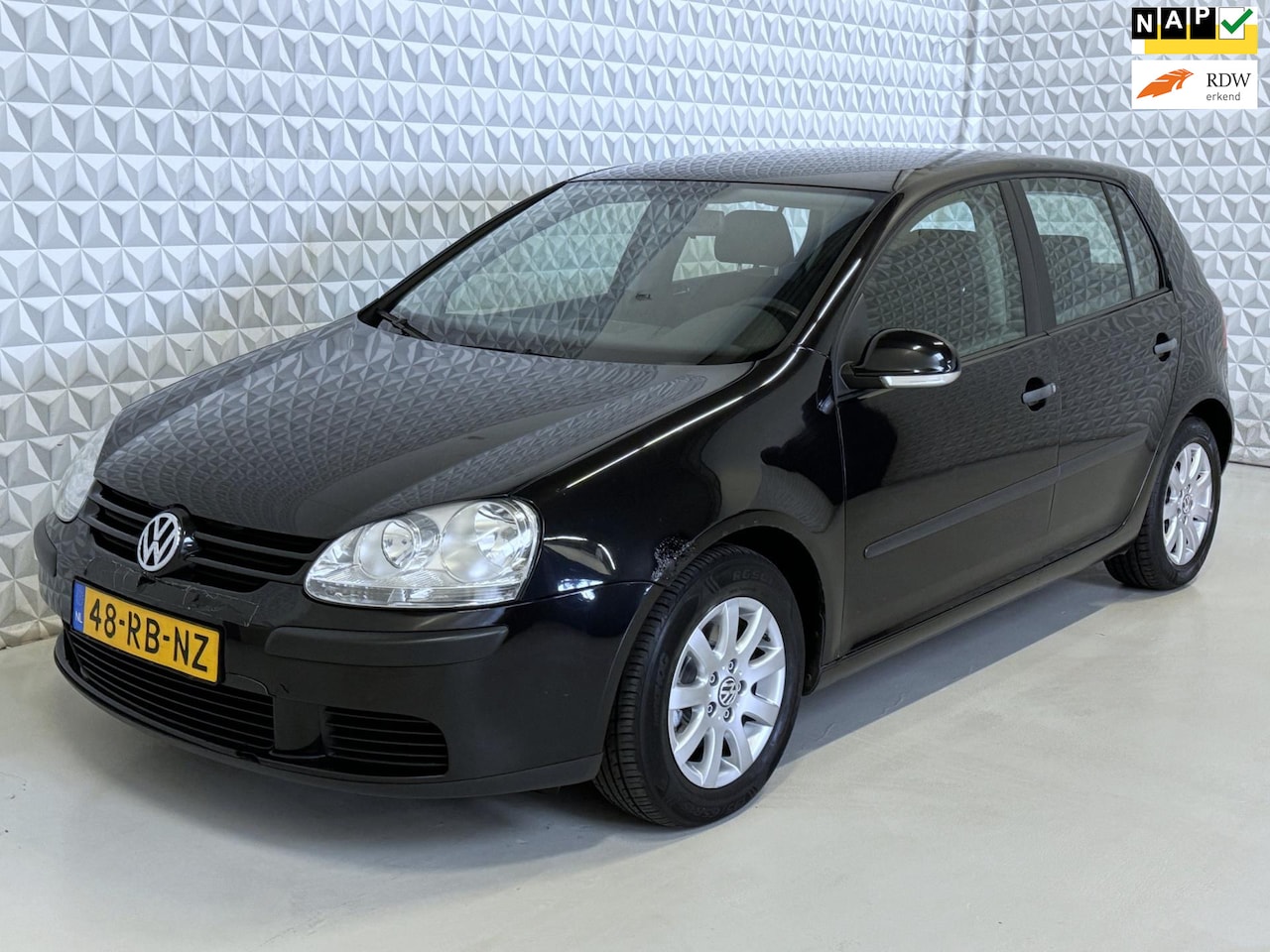 Volkswagen Golf - 1.6 FSI 5-deurs Airco Cruise / AUTOMAAT (2005) - AutoWereld.nl