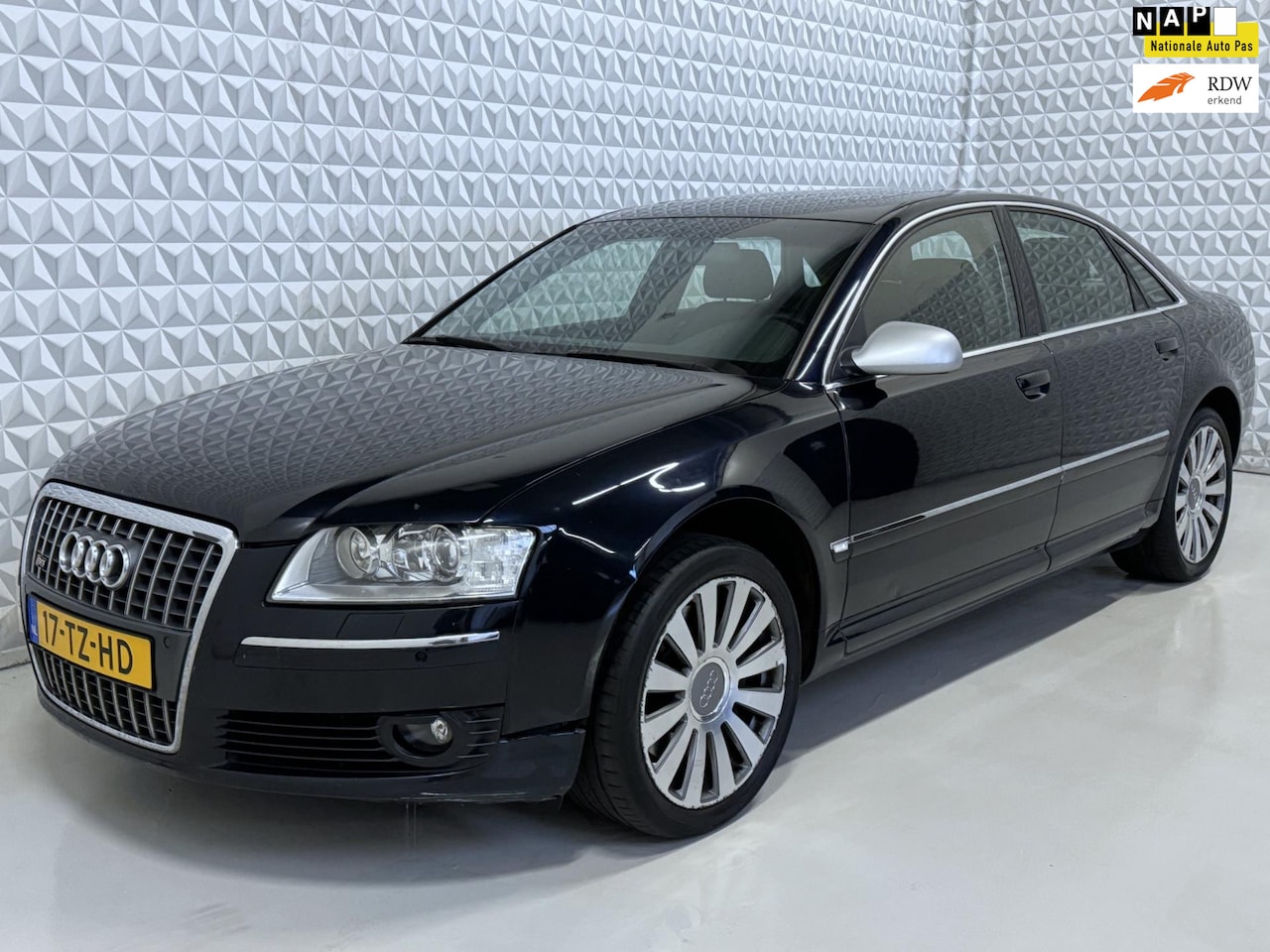 Audi A8 - 4.2 quattro V8 / FACELIFT + S8 GRILL (2005) - AutoWereld.nl