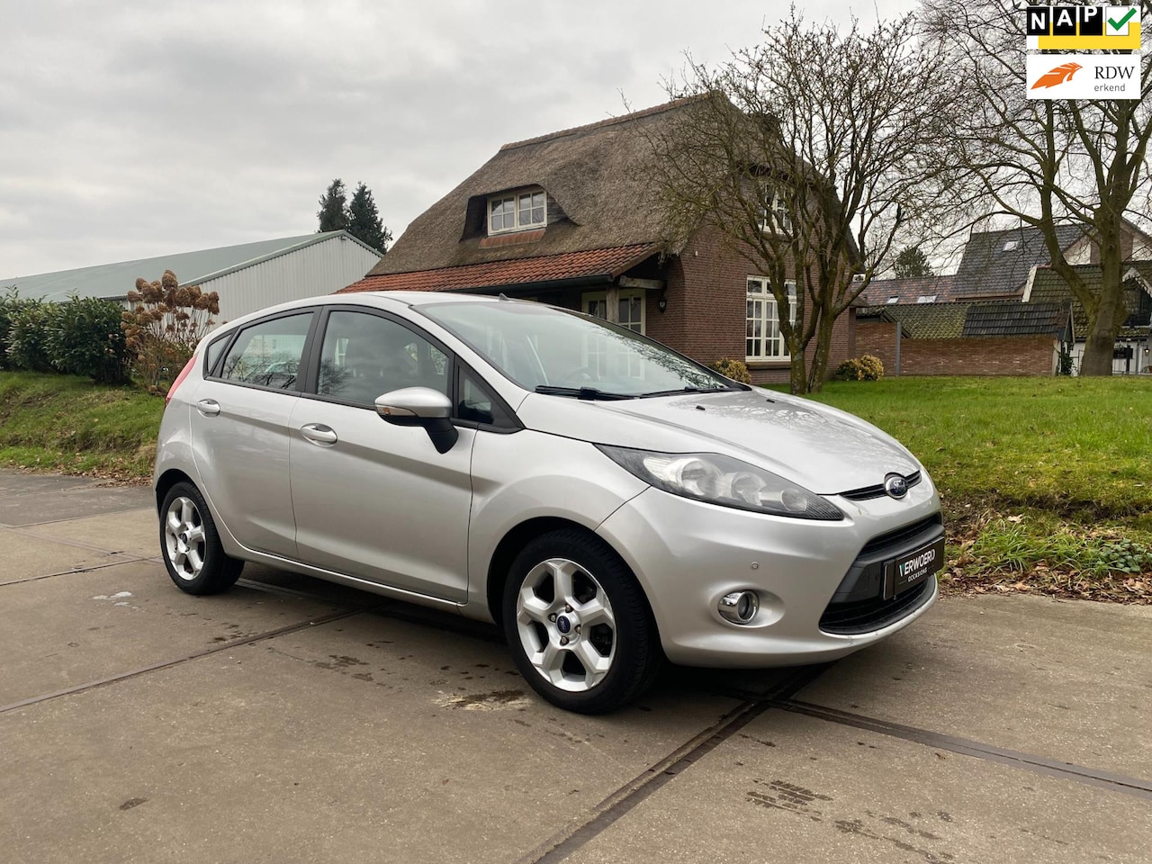 Ford Fiesta - 1.4 Titanium|AUTOMAAT|ISOFIX|BLUETOOTH|LM-WIELEN|SENSOREN|AIRCO|ONDERHOUDEN|BOEKJES|2 KEYS - AutoWereld.nl