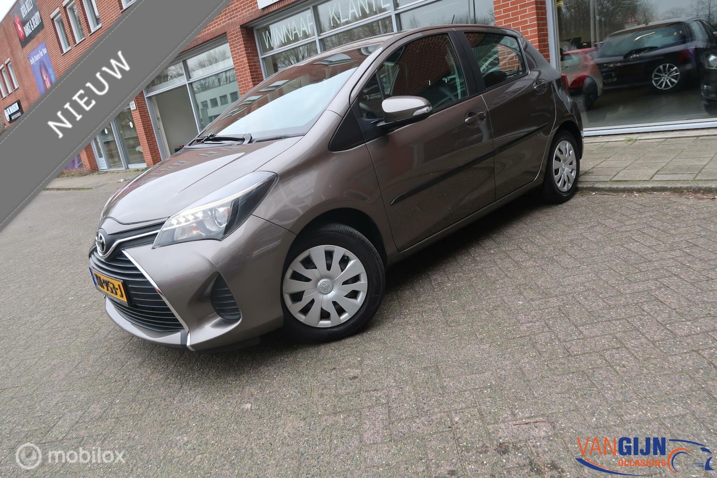 Toyota Yaris - 1.3 VVT-i Aspiration Bi-Tone Airco Cruise cont - AutoWereld.nl