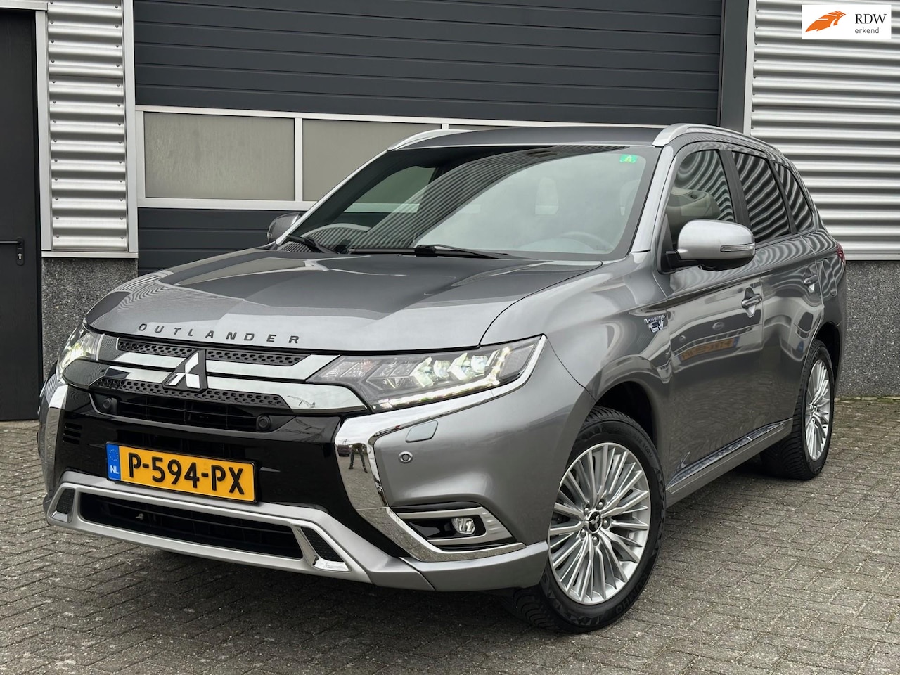 Mitsubishi Outlander - 2.4 PHEV S-Edition Leder Trekhaak - AutoWereld.nl