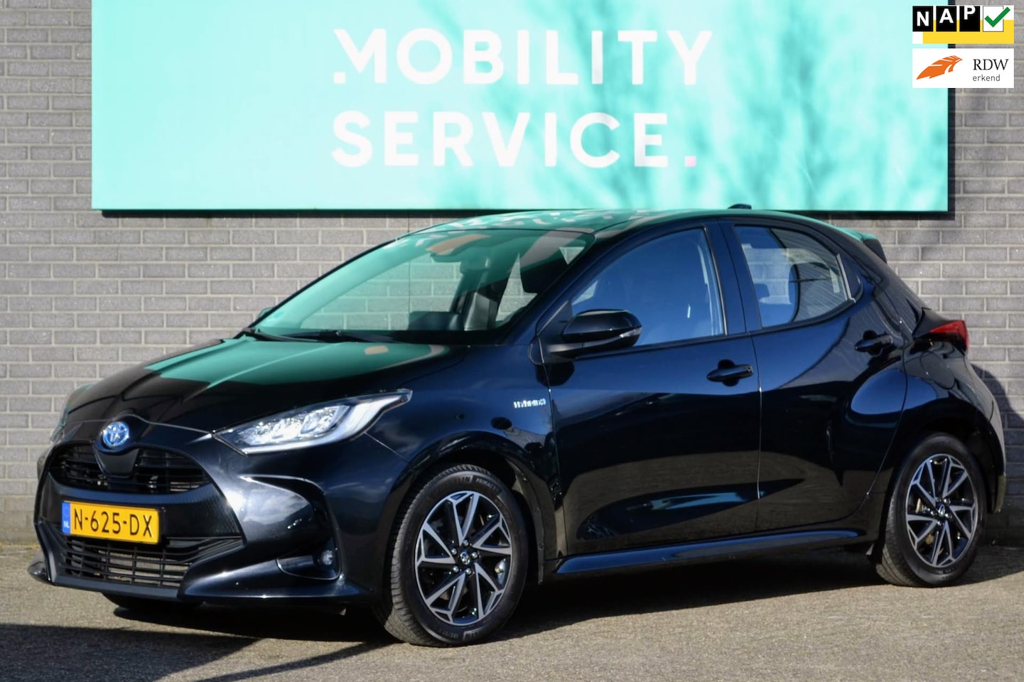 Toyota Yaris - 1.5 Hybrid Business Plus Clima CarPlay ACC LED Cam AUT - AutoWereld.nl