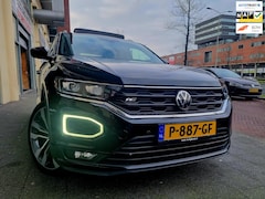 Volkswagen T-Roc - 1.5 TSI R-line Automaat PanoDak Sfeerverl