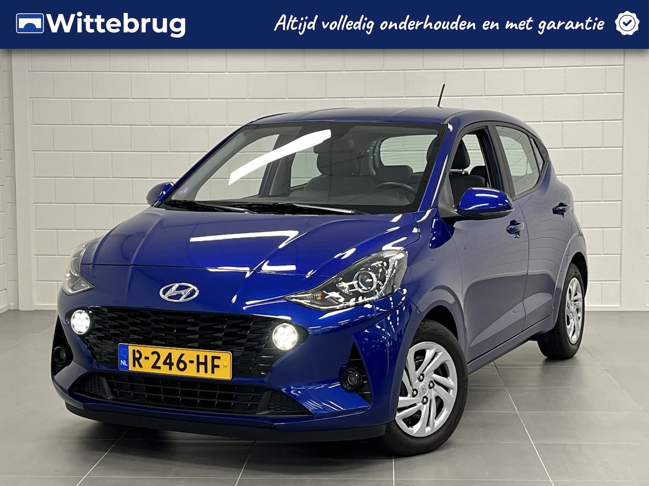 Hyundai i10 - 1.0 Premium NAVIGATIE | CLIMATE CONTROL | PARKEERSENSOREN + CAMERA ACHTER - AutoWereld.nl