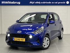 Hyundai i10 - 1.0 Premium NAVIGATIE | CLIMATE CONTROL | PARKEERSENSOREN + CAMERA ACHTER