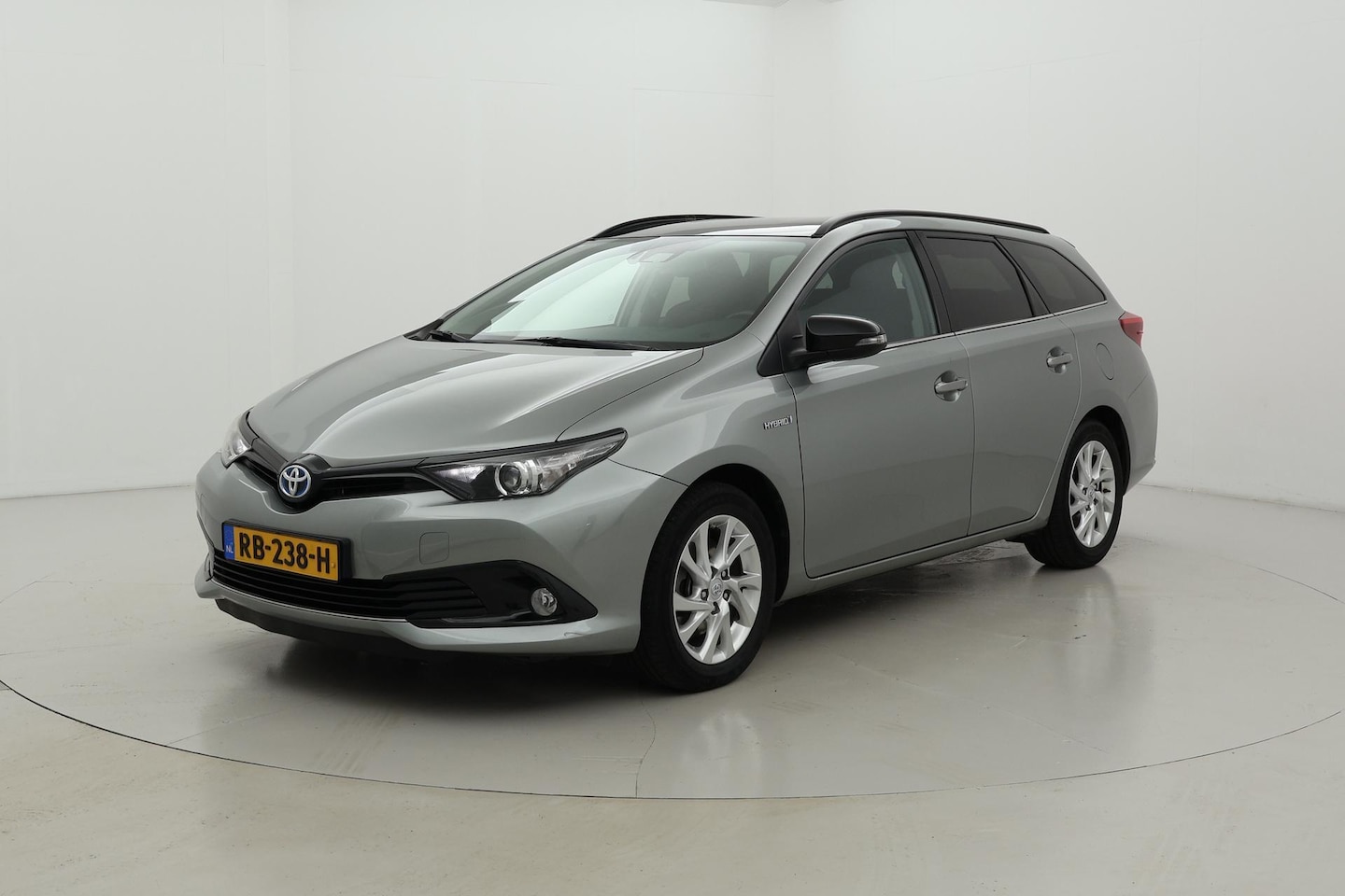 Toyota Auris Touring Sports - 1.8 Hybrid Black Edition | Trekhaak | Navigatie - AutoWereld.nl