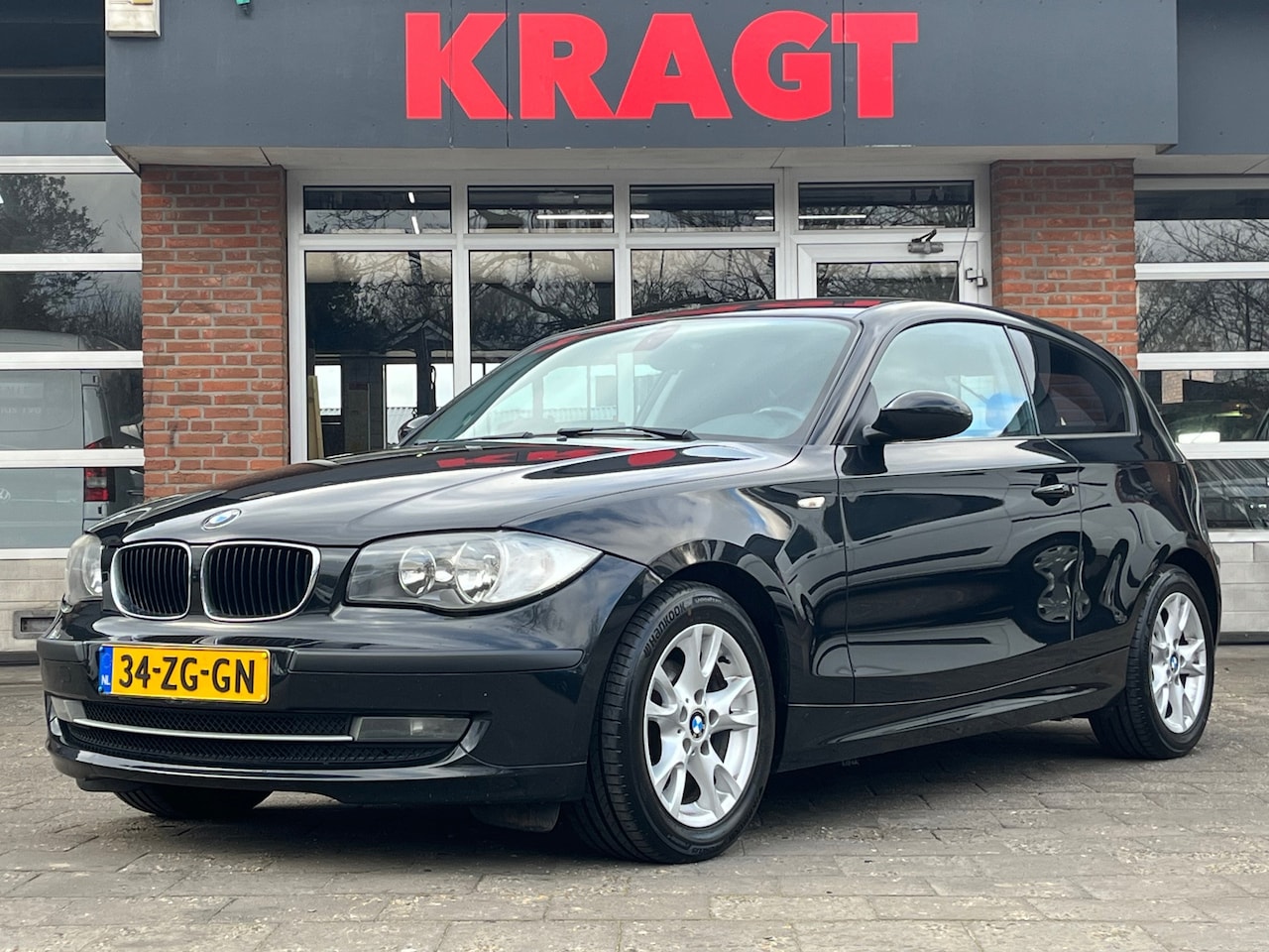 BMW 1-serie - Business Line 116i 122 pk - 3drs - navi - climate - lichtmetaal - AutoWereld.nl