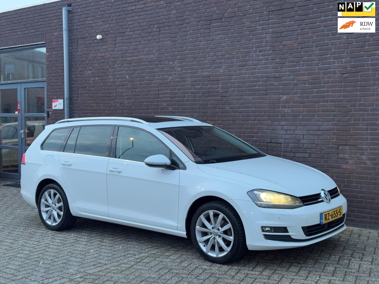 Volkswagen Golf Variant - 1.4 TSI Business Edition Connected R Pano | Navi | PDC | ACC | Trekhaak - AutoWereld.nl