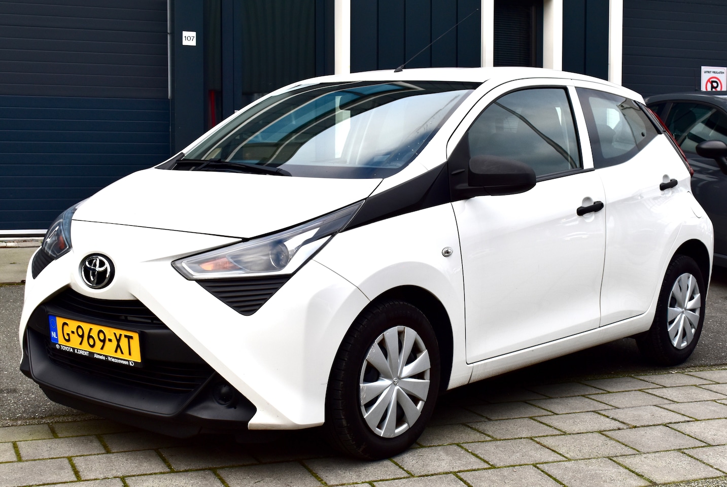 Toyota Aygo - 1.0 VVT-i x-fun 53000KM NAP Airco/Cruise/Bluetooth/Radio - AutoWereld.nl