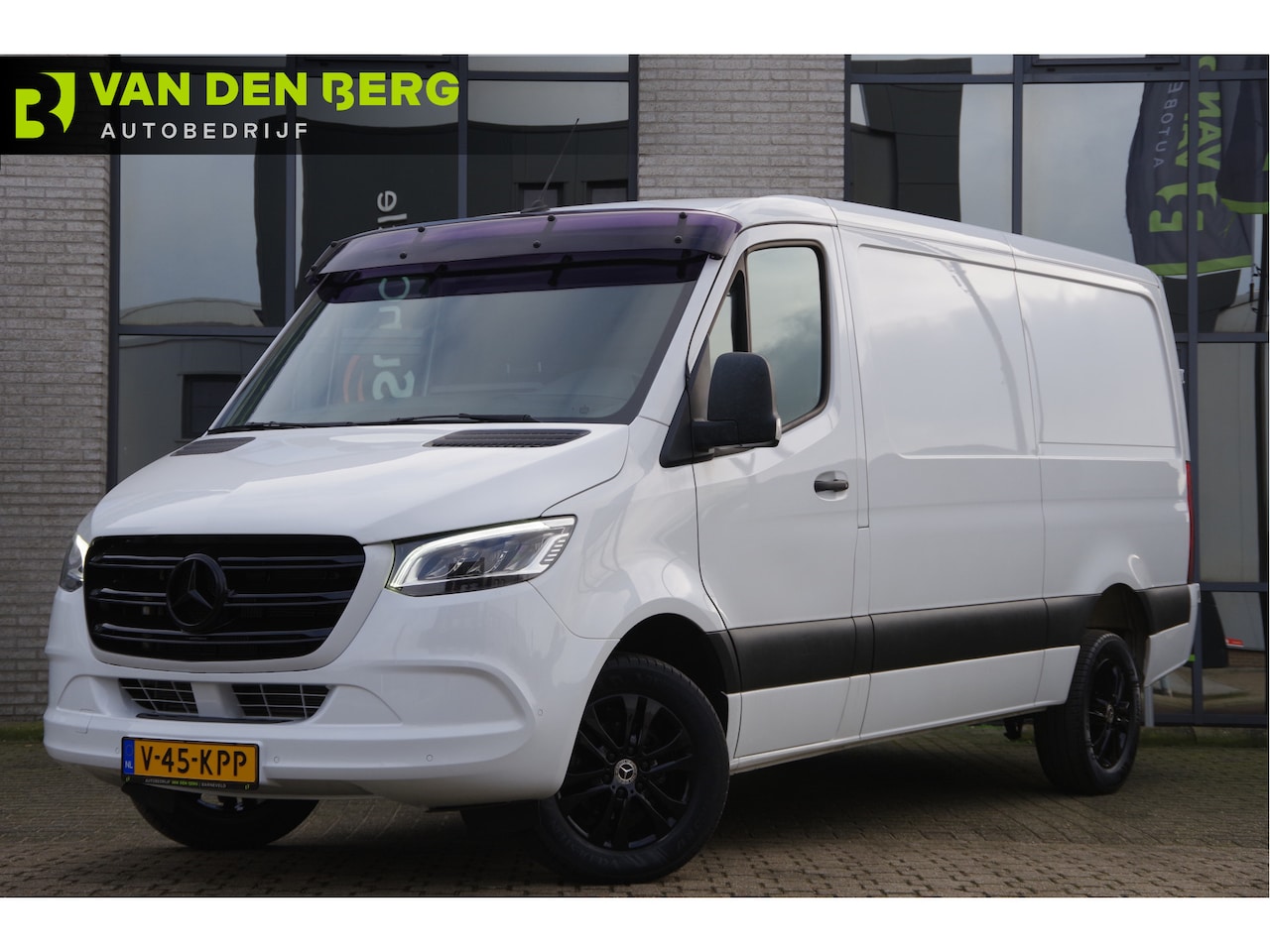 Mercedes-Benz Sprinter - 319 3.0 CDI V6 L2H1 AUT. LED, 3.5T TREKHAAK, CAMERA, NAVI, APPLE CARPLAY, ZONNEKLEP, GEVEE - AutoWereld.nl