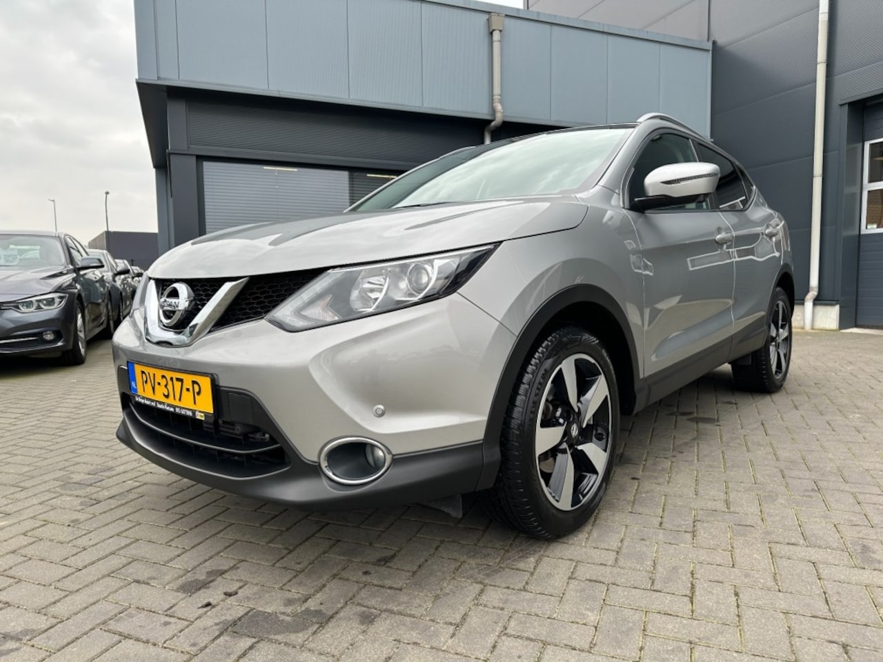 Nissan Qashqai - 1.2 N-Connecta Aut. Navi Camera Trekhaak - AutoWereld.nl