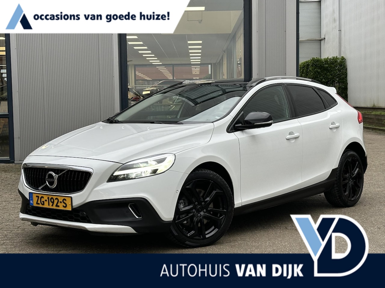 Volvo V40 Cross Country - 1.5 T3 Polar+ Luxury | Keyless/Pano-Dak/Leder/Camera/18-inch - AutoWereld.nl