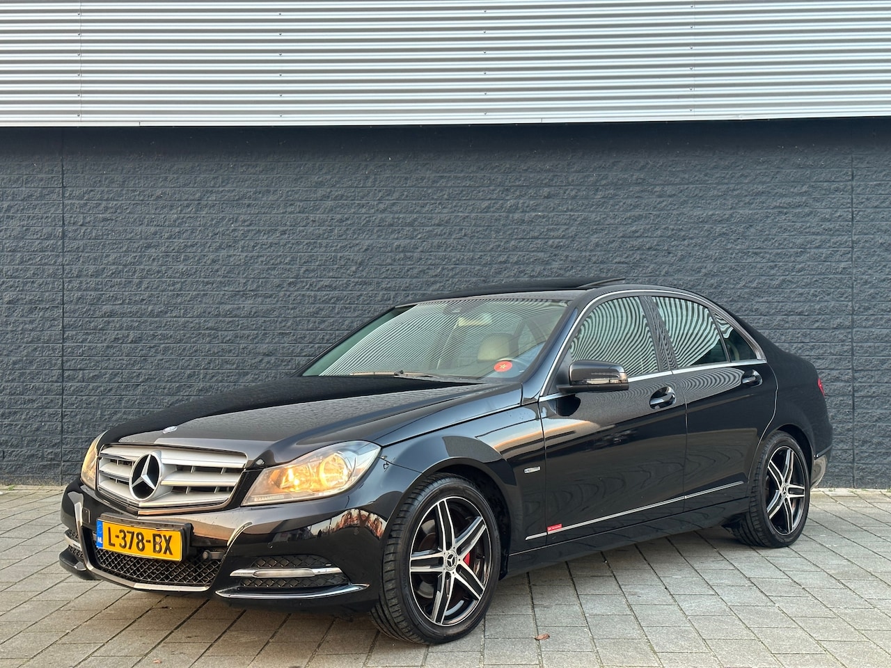 Mercedes-Benz C-klasse - 250 Avantgarde 1ste Eigenaar/Panorama/Automaat/Leer/Led/Stoelverwaing - AutoWereld.nl