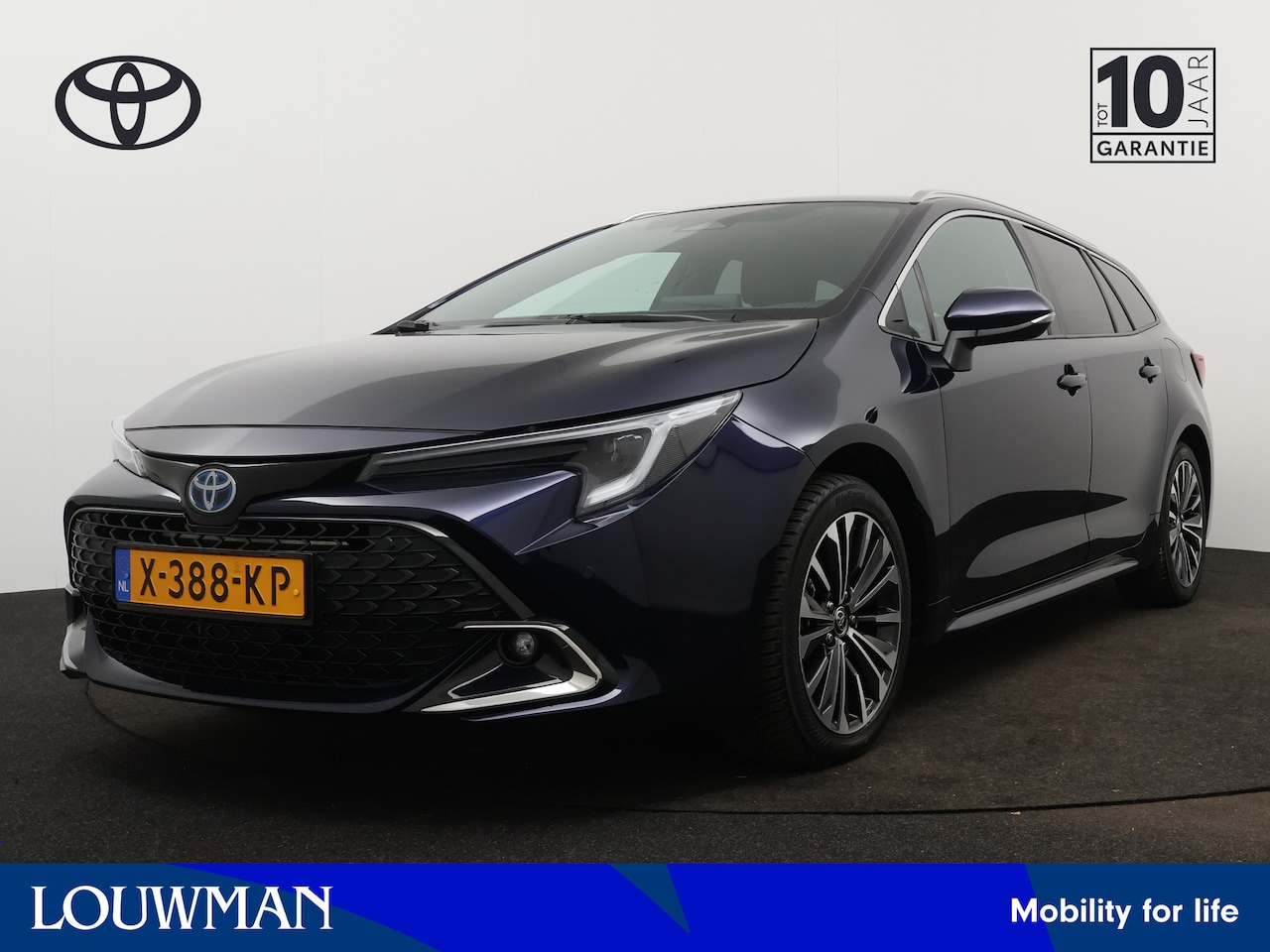 Toyota Corolla Touring Sports - 1.8 Hybrid First Edition | Navigatie | Camera | Stoelverwarming | Draadloze telefoonlader - AutoWereld.nl