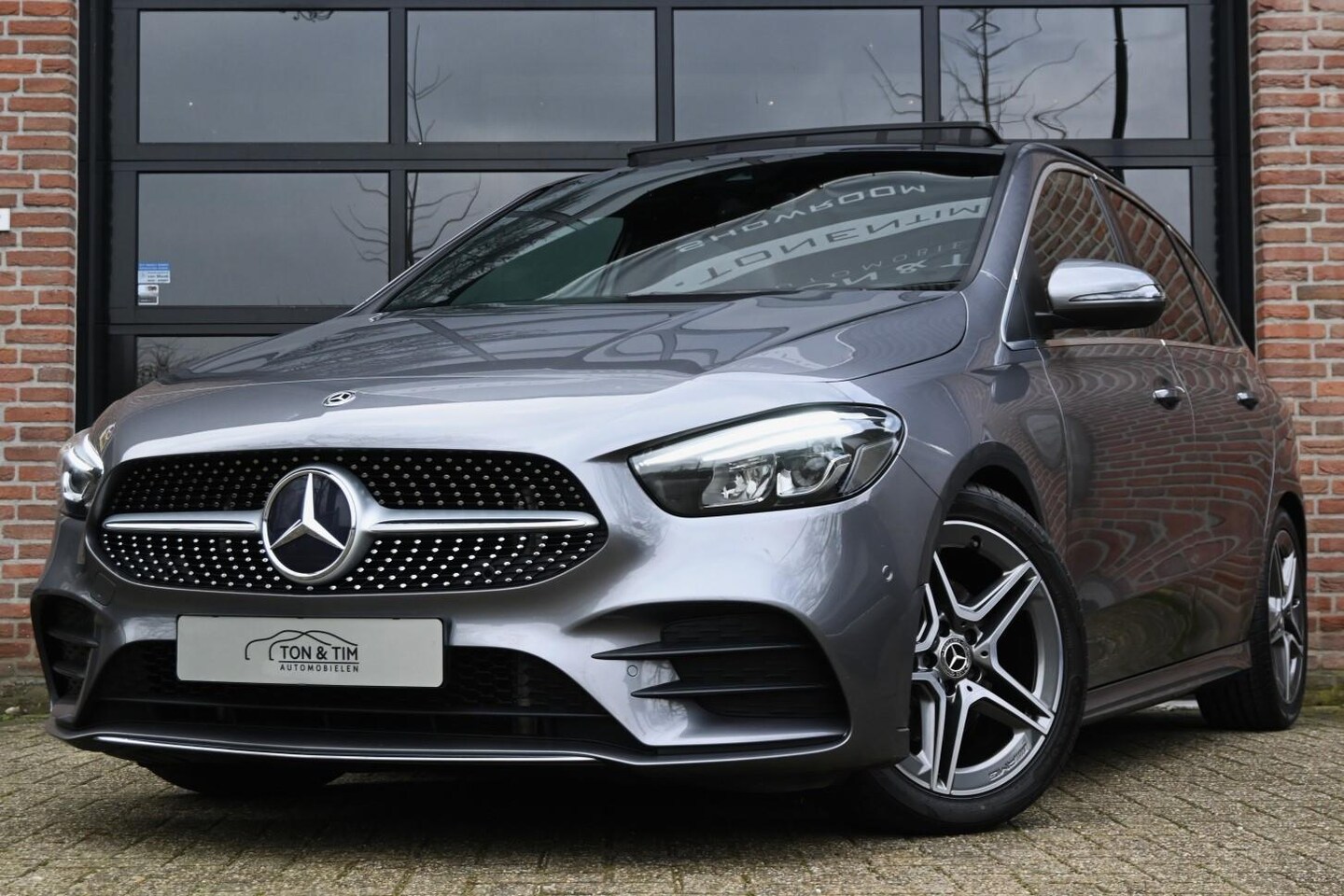 Mercedes-Benz B-klasse - 180 B180 AMG Pano Trekhaak A.Cam Sfeer '19 - AutoWereld.nl