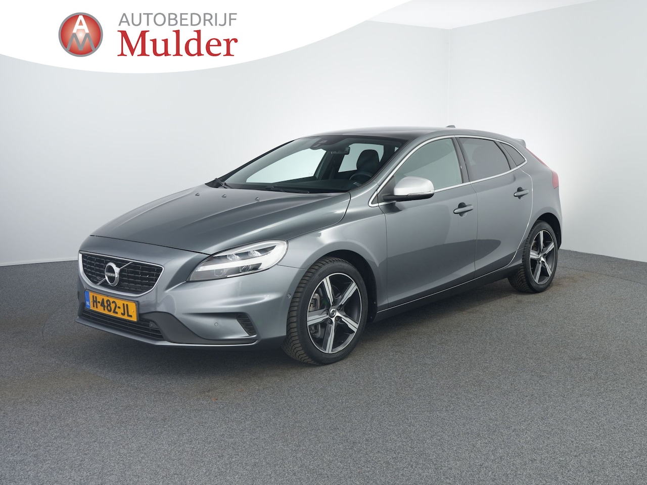 Volvo V40 - 1.5 T3 Polar+ Sport R-Design | Pano | Camera | B&O | - AutoWereld.nl