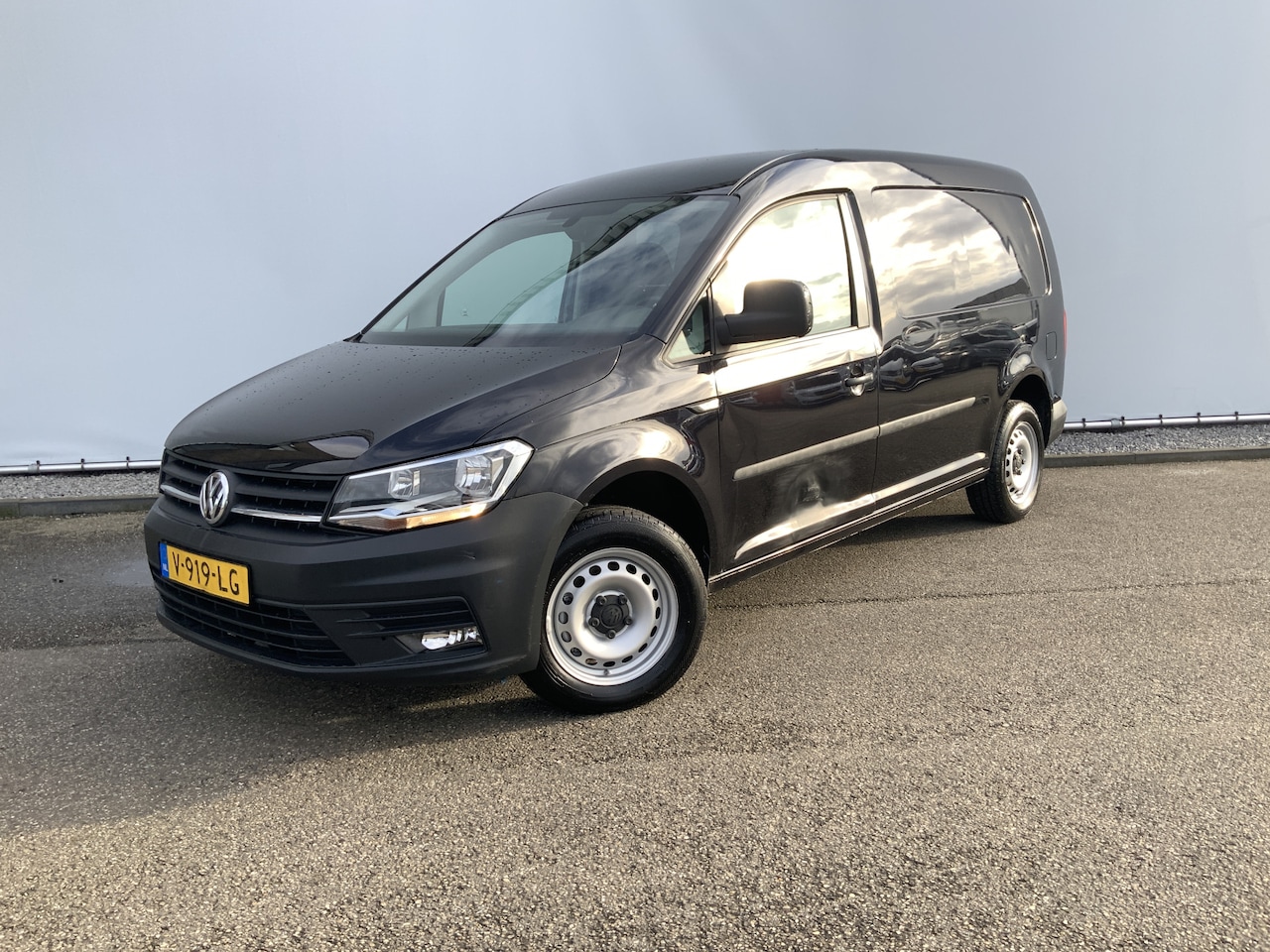 Volkswagen Caddy Maxi - 2.0 TDI L2H1 BMT Highline Maxi Rond Om Schades Airco Cruise Trekhaak 1500 kg Euro 5 - AutoWereld.nl