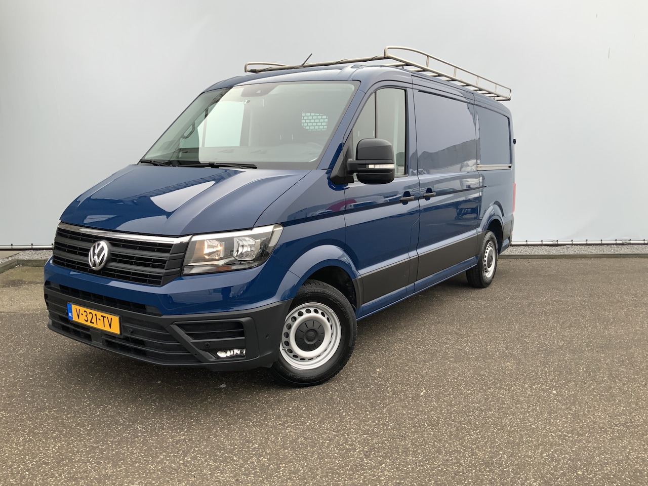 Volkswagen Crafter - 35 2.0 TDI L3H2 Dub Schuifdeur Airco Camera Cruise Trap Imperiaal Trekhaak 3000 kg Euro 5 - AutoWereld.nl