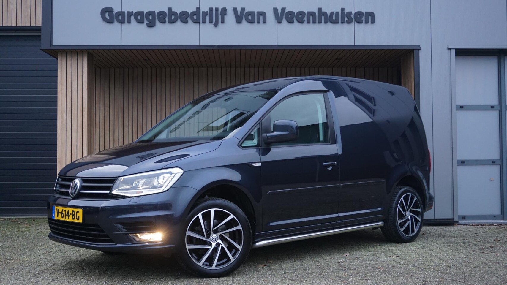 Volkswagen Caddy - 2.0 TDI 180pk L1H1 Highline Executive LED 17inch LM Trekhaak Navi DAB Distributieriem v.v. - AutoWereld.nl