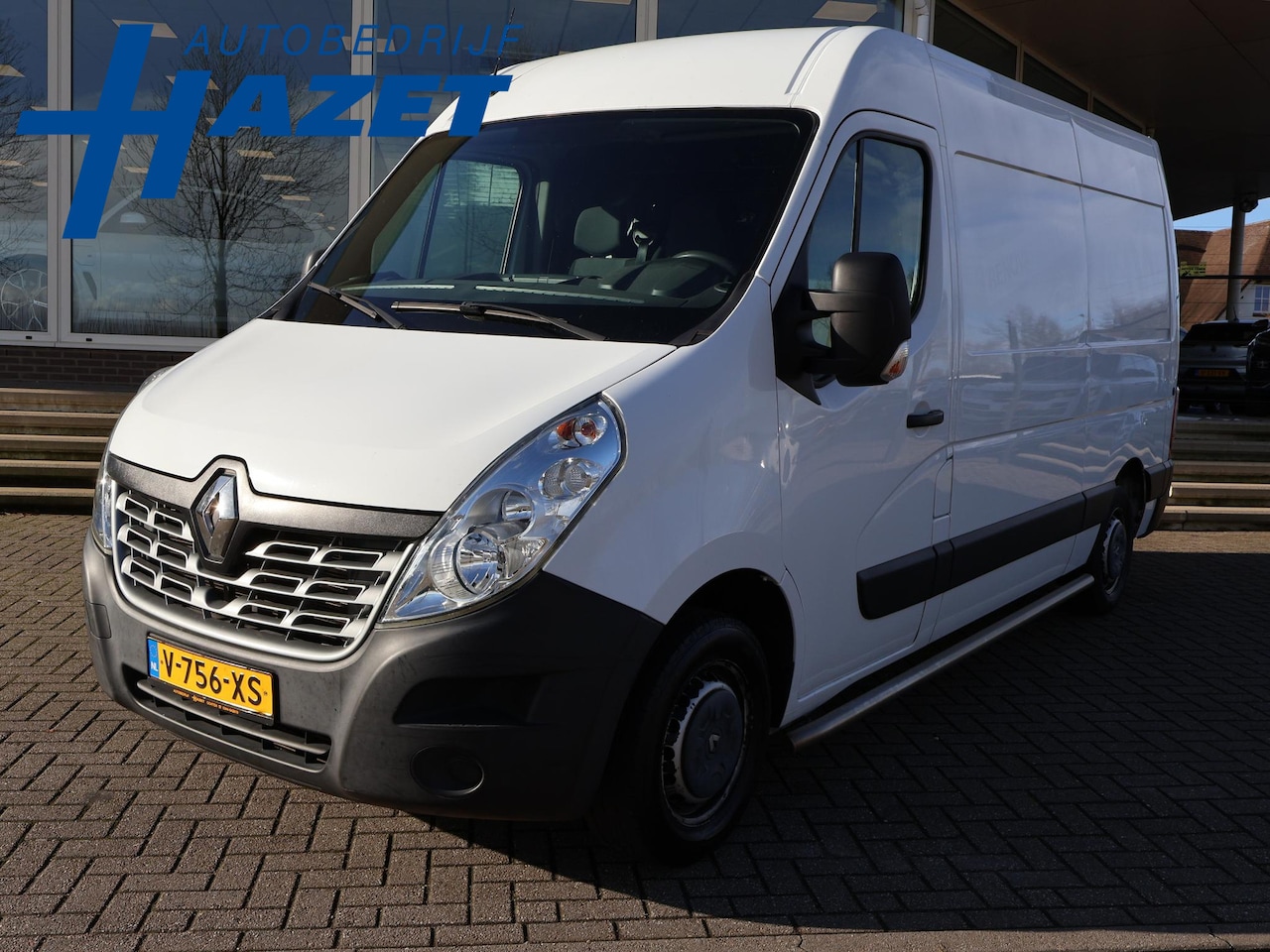 Renault Master - T33 2.3 DCI 130 PK L2H2 + WERKPLAATS INRICHTING | TREKHAAK | NAVIGATIE - AutoWereld.nl