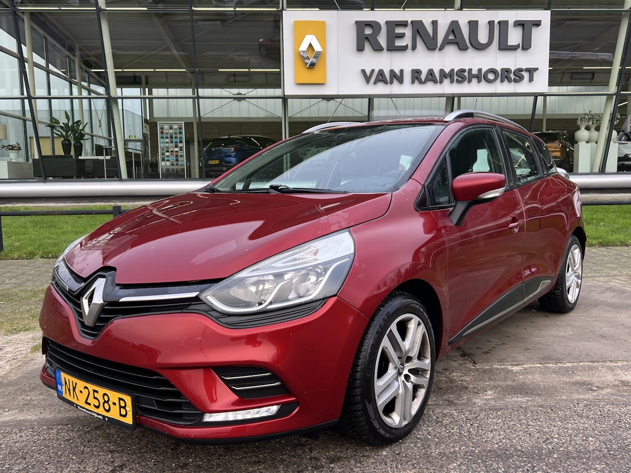 Renault Clio Estate - 1.5 dCi Ecoleader Zen / Airco / PDC Achter / DAB / - AutoWereld.nl