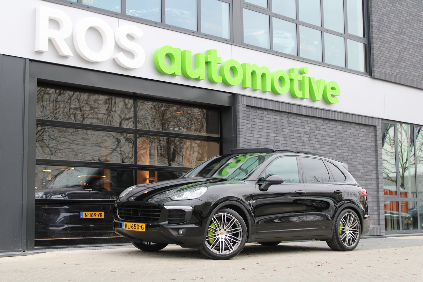 Porsche Cayenne - 3.0 S E-Hybrid PANO | LUCHTVERING | MEMORY | ADAP. C - AutoWereld.nl