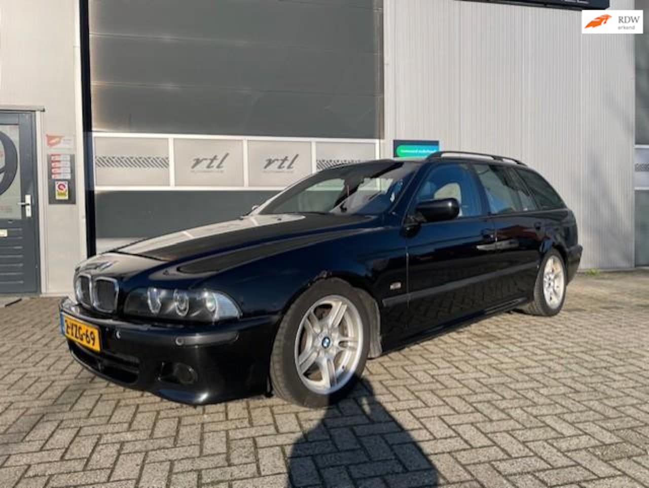 BMW 5-serie Touring - 530d aut. | M-Pakket | Leder | Navi | trekhaak XENON | APK 28-11-2025! - AutoWereld.nl