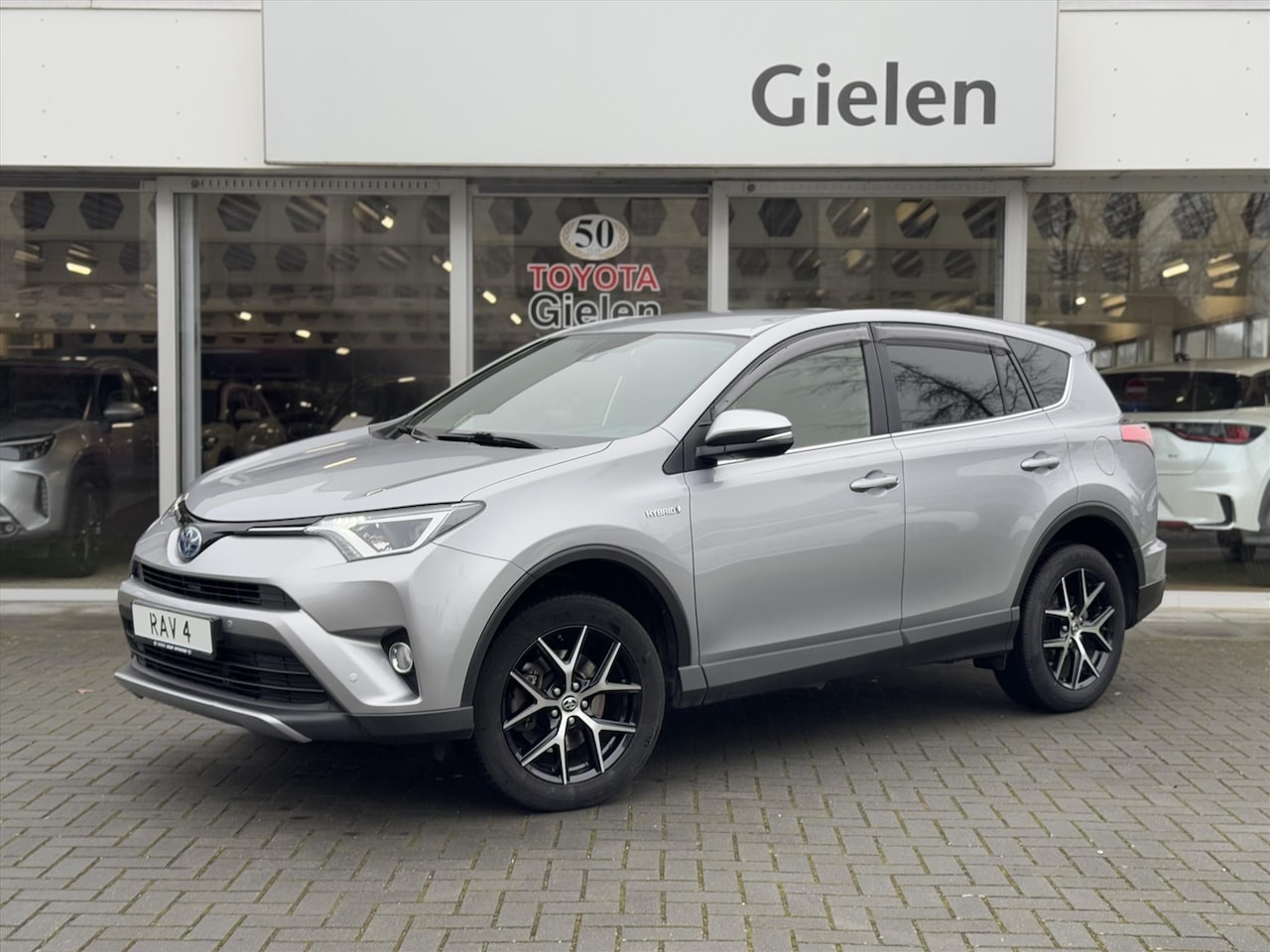 Toyota RAV4 - 2.5 Full Hybrid Dynamic Sport | Keyless, Airco, Lichtmetalen velgen. - AutoWereld.nl